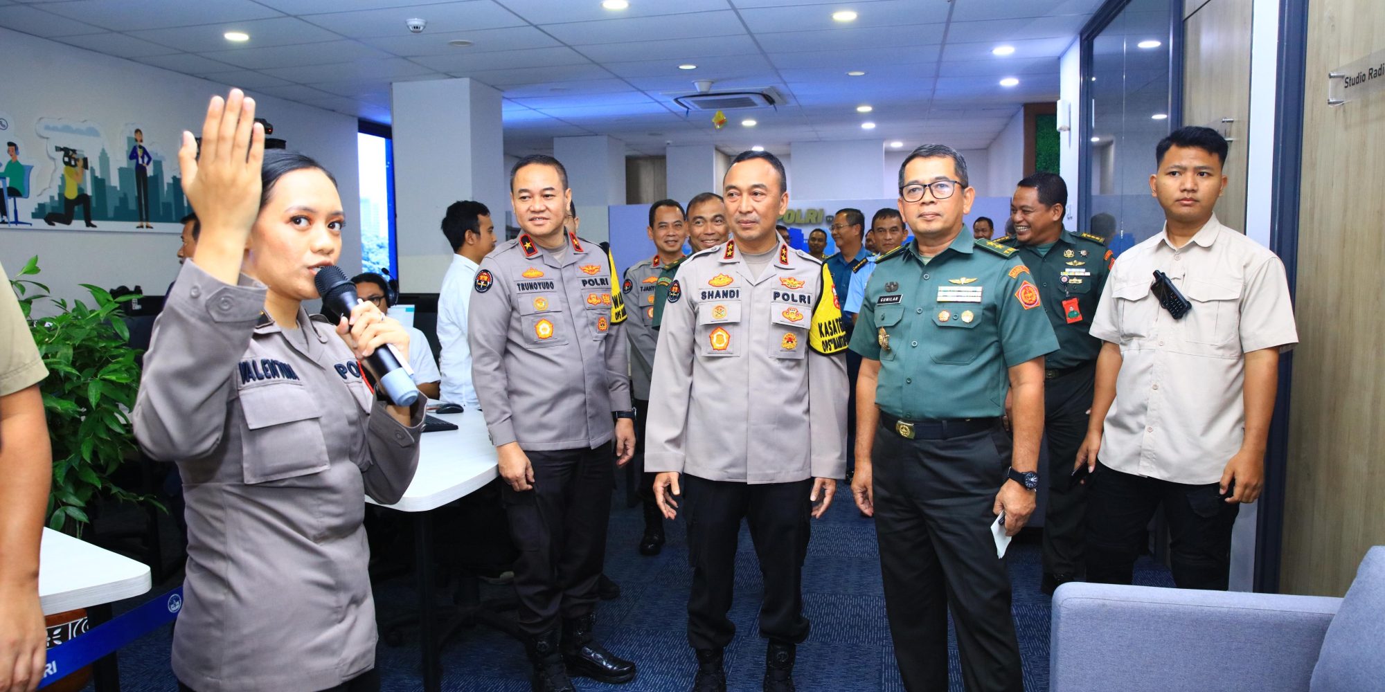Kadiv Humas Terima Kunjungan Kapuspen TNI, Sinergitas Kunci Lewati Tantangan