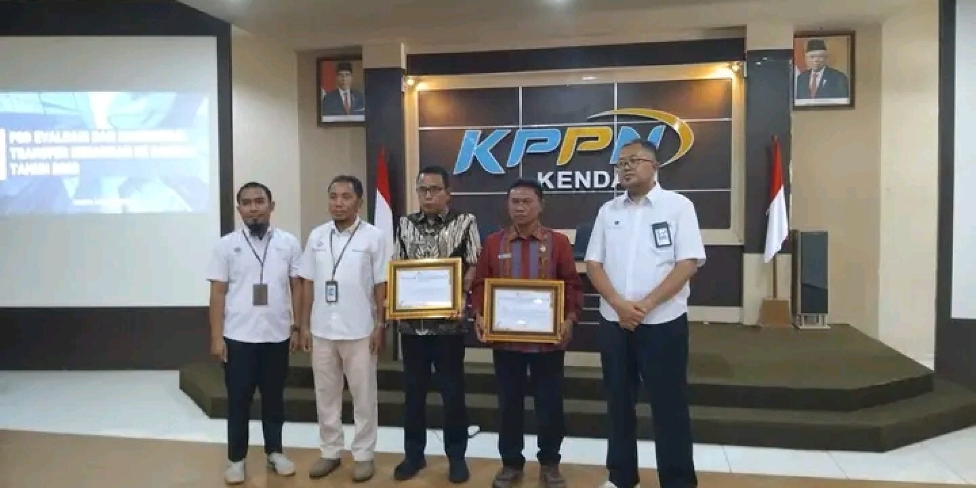 Terbaik Penyaluran DD Tahun 2023, Pemda Konut Berhasil Terima Penghargaan Dari KPPN Kendari
