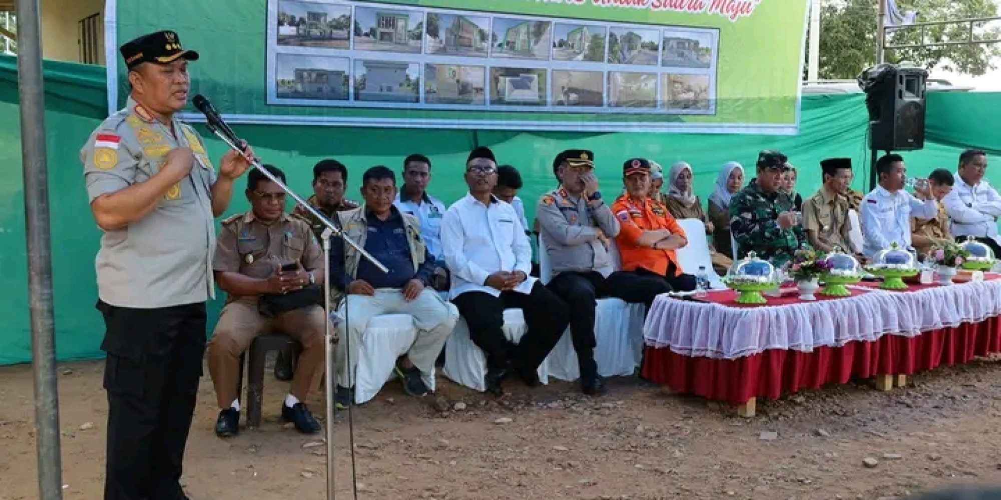 Bupati Ruksamin Letakkan Batu Pertama Pembangunan Sekretariat MD Kahmi Konawe Utara