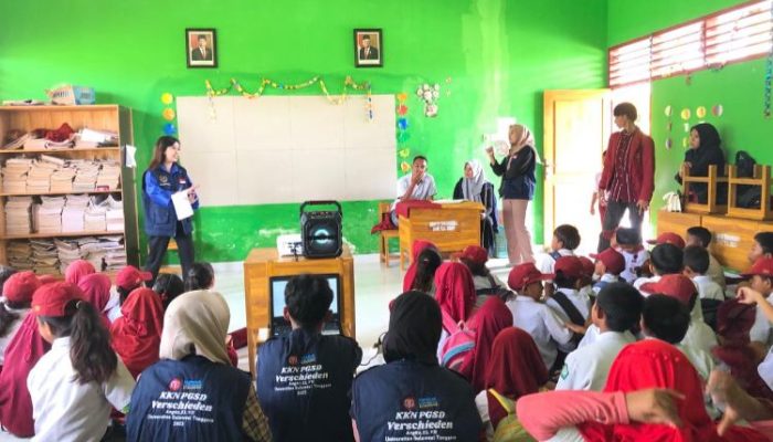 Upaya meningkatkan Literasi pendidikan, Mahasiswa KKN jurusan PGSD Unsultra gelar Sosialisasi Literasi