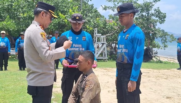 Sebanyak 22 Bintara Remaja, Menerima  Pembaretan Oleh Kapolres Konut, Penyematan Baret Diwakili Oleh Bripda Agam Pioneer