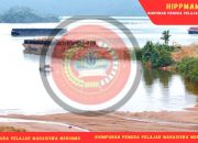 Kapal Tongkang Sandar Dijetty Malibu Bermuatan Puluhan Alat Berat Diduga Milik PT SMI, Disoroti HIPMAMOR