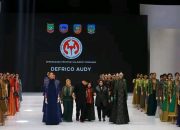 Perkenalkan Kain Khas Tenunan Konut,Nur Poniran Tampil Elegan Di Acara Dekranasda  IFW 2024  Jakarta
