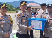 Jelang Idul Fitri 2024, Kapolres Konut Serahkan Parsel Kepada Seluruh Personil