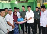 Buka Safari Ramadhan, Wakil Bupati Bersama Ketua DPRD Konut Menyerahkan Secara Simbolis Paket Sembako Dan Bantuan Rumah Ibadah