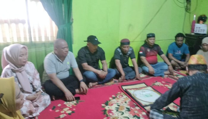 Kapolsek Lasolo Bersama Pemerintah dan Tokoh Adat Mediasi Dengan prosesi Adat Kalosara Pasca Kejadian di Desa Toreo