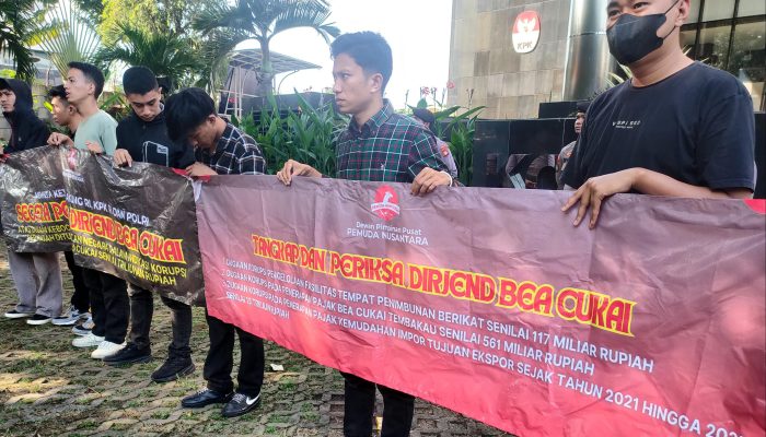 Puluhan Masa Aksi Pemuda Nusantara Laporkan Dugaan Korupsi Dirjen Bea Cukai Ke KPK RI