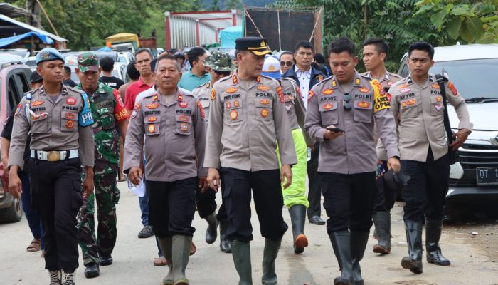 Polres Konawe Utara, Terjunkan Personil Di Kecamatan Andowia Dan Asera Dalam Evakuasi Fasilitas Warga