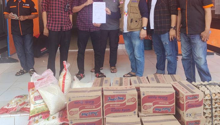 Persatuan Wartawan Indonesia Sultra Dan F-PRB Konut Salurkan Bantuan Untuk Korban Banjir