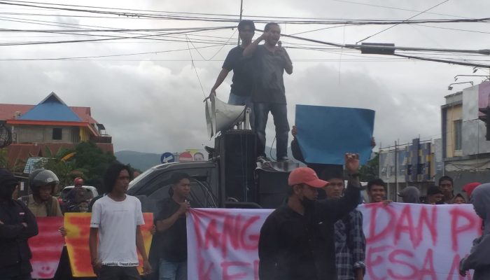Demo Aktivis di Mapolda Sultra, Usut Dugaan Ijazah Palsu Oknum Kades Marombo Pantai Kabupaten Konawe Utara