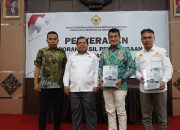 Wakil Bupati Konut, Abuhaera di Dampingi Kepala OPD Terima Penghargaan Opini WTP Untuk Ketujuh Kalinya Secara Berturut Turut