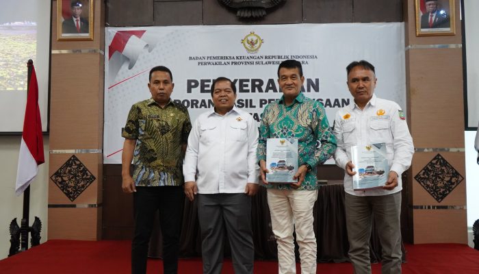 Wakil Bupati Konut, Abuhaera di Dampingi Kepala OPD Terima Penghargaan Opini WTP Untuk Ketujuh Kalinya Secara Berturut Turut
