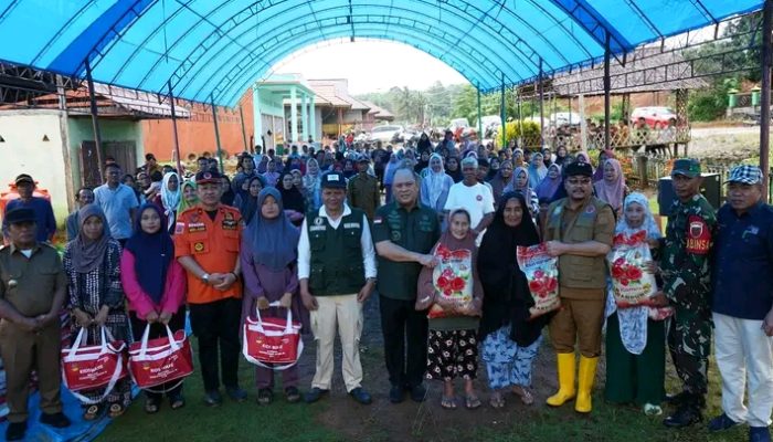 Bupati Ruksamin Pimpin Langsung Penyaluran Bantuan Untuk Korban Banjir Dan Peluncuran GPM di 3 Kec