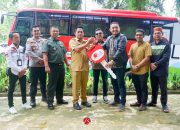 Peduli Pendidikan PT Sentosa Laju Energy Beri Bantuan Bus Sekolah di Kab Kukar