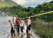 Antisipasi Terjadinya Kendaraan Terguling Saat Melintas Di Lokasi Banjir, Polres Konut Pasang Patok Pembatas