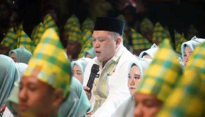 Bersama 500 Santri, Ruksamin Lantunkan Ayat Suci Al-Qur’an Dalam Pembukaan MTQ Ke-30 Sultra