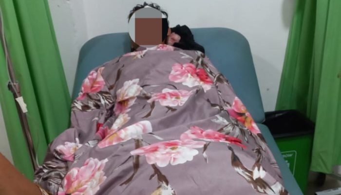 Diduga Sebuah Mobil Kery Tabrak Warga Desa Ambesea, Hingga Dilarikan Ke Puskesmas