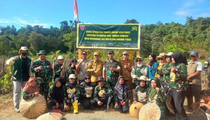 Dandim 1430/Konut Bersama Wakil Bupati Konut Perdana Lakukan Penananam Jagung Di Matandahi