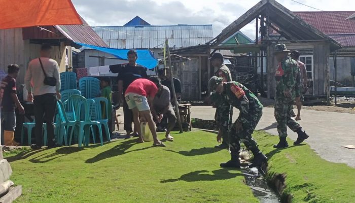 Jelang Musim Penghujan, Pos Koramil Kusambi Bersama Warga Bersih-Bersih Selokan