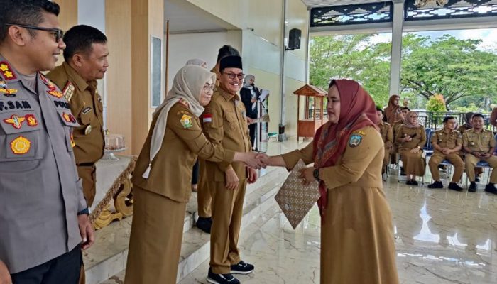 25 Kades di Konawe Selatan Resmi Terima SK Perpanjangan