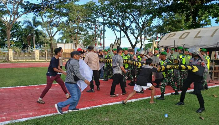 Dalam Rangka Menghadapi Kesiapan PAM Pilkada 2024, Kodim 1416/Muna Bersama Polres Muna Latihan PHH Bersama