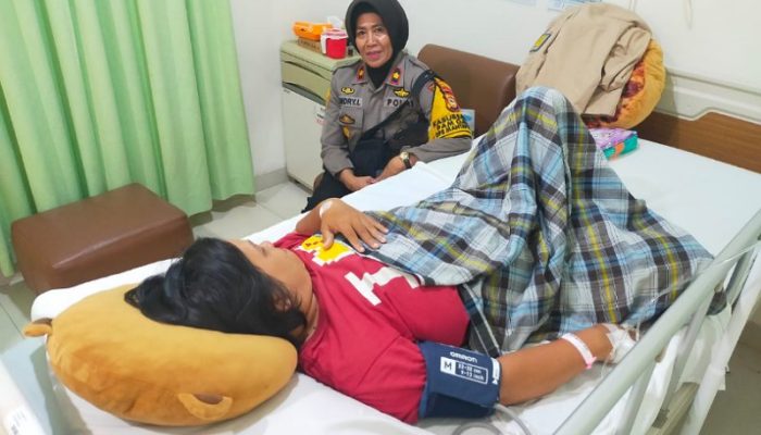 Wujudkan Kepedulian, Kapolsek Ujung Tanah Jenguk Istri Personelnya Yang Sakit