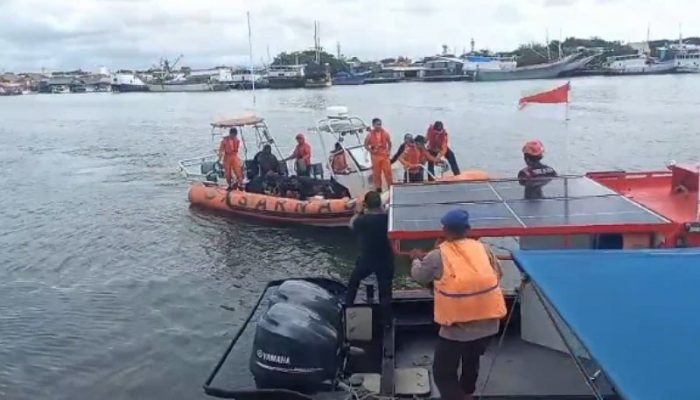 Enam Korban Nyaris Tenggelam, Berhasil Dievakuasi Oleh Polres Pelabuhan Makassar Dan Tim Basarnas