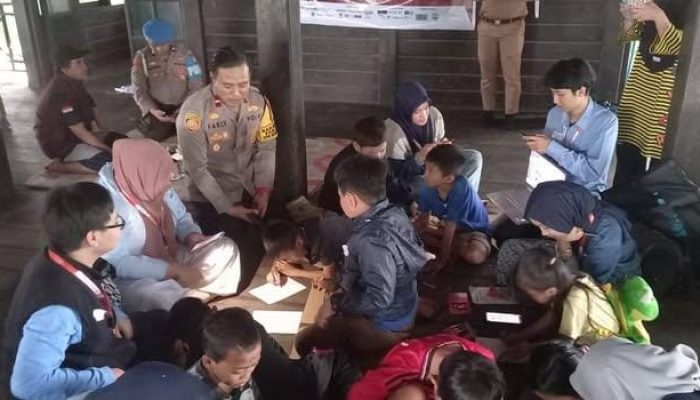 Polsek Paotere dan Mahasiswa Unhas Cetak Generasi Emas Indonesia Melalui Sistem Pembelajaran I-Learn 11.0.