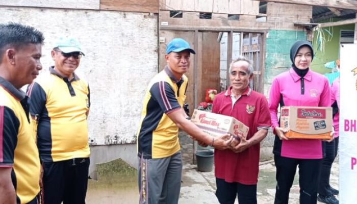 AKBP Safi’i Nafsikin bersama Ketua Bhayangkari palopo Tunjukkan Kepedulian, Sambangi warga Terdampak Bencana