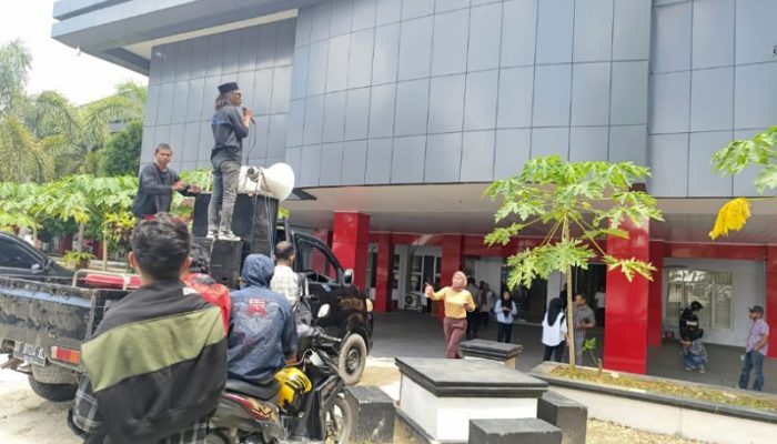 Korum Sultra Kembali Menggelar Aksi Unjuk Rasa Menyoal Dugaan Pencemaran lingkungan PT. TBS di Blok Watalara Bombana
