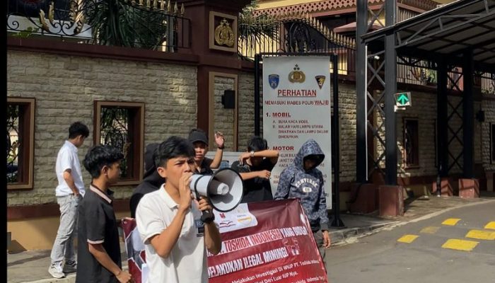 Sejumlah Mahasiswa Gelar Unras di Mabes Polri, Terkait Dugaan Penjualan Ore Nikel Ilegal Yang di Lakukan PT. Toshida Indonesia