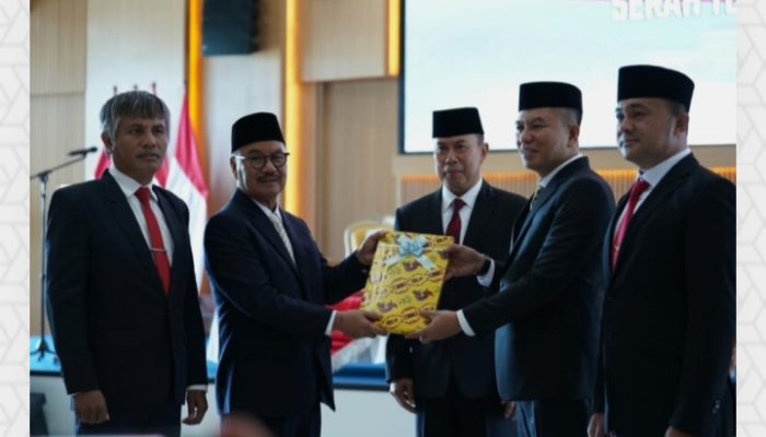 Sertijab Bupati Konsel, Surunudin Berpesan Kepada IK – Wahyu Untuk Mempertahankan Prestasi Yang Ada
