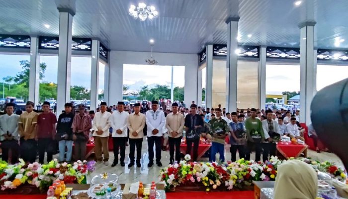 Gelar Safari Ramadan di Konsel, ASR Berjanji Bakal Aspal Jalan di Beberapa Titik