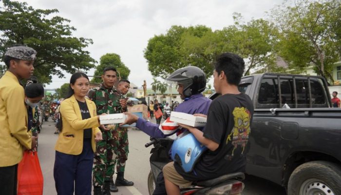 Berbagi Keberkahan di Bulan Ramadhan, Korem 143/HO Berbagi 7.140 Takjil