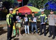 Satuan Lalu Lintas Polres Kolaka Ciptakan Kamseltibcar Lantas Melalui Sosialisasi Dan Pembagian Brosur