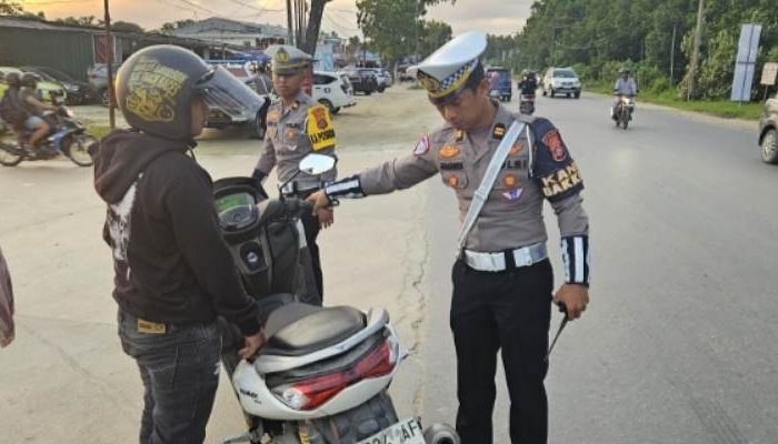 Ditlantas Polda Sultra Terapkan metode Hunting System Dan metode Stationer Dalam Operasi Patuh Anoa 2025