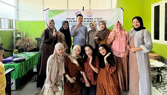 PKMI FKIP UHO Dorong Literasi Keuangan Keluarga Lewat Pelatihan Manajemen Kas