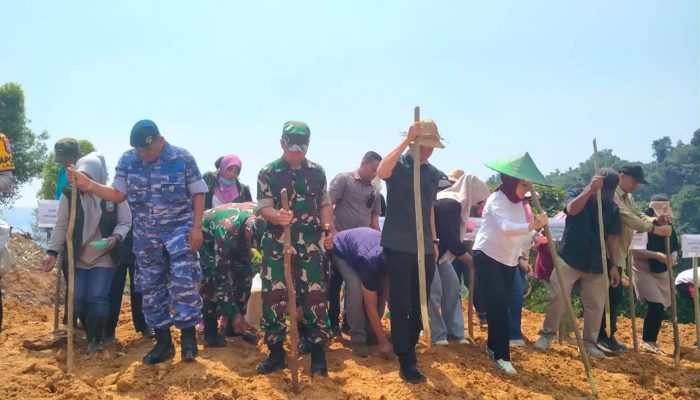 Dandim 1430/Konut Hadiri Penanaman Padi Gogo Dan Launching Wisata Paralayang di Otole