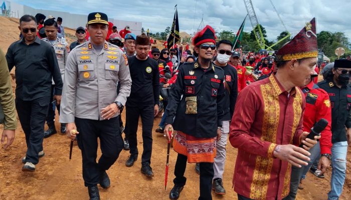 Polres Kolaka Laksanakan Pengamanan Aksi Unjuk Rasa Dengan Humanis