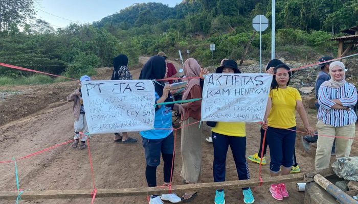 Masyarakat Torete Lakukan Aksi Spontanitas Setelah PT TAS Lakukan Penggusuran Lahan Secara Diam -Diam