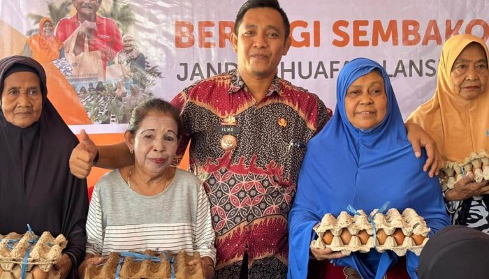 Lurah Rappokalling Bersama Rumah Zakat Menyalurkan Bantuan Sembako Untuk Janda Dan Lansia