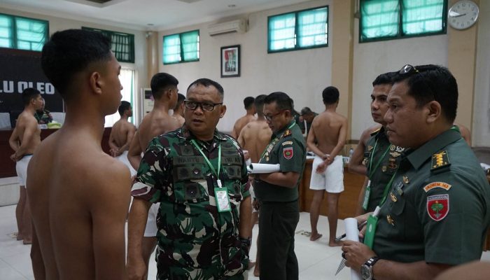 Danrem 143/HO Pimpin Sidang Parade Penerimaan Caba PK TNI AD Gelombang II TA 2025