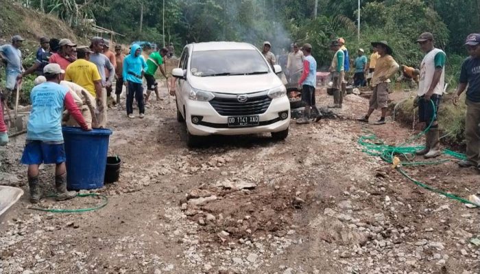 Ketua Karang Taruna Kec. Porehu Desak Pemerintah Provinsi Segera Perbaiki Jalan Yang Rusak