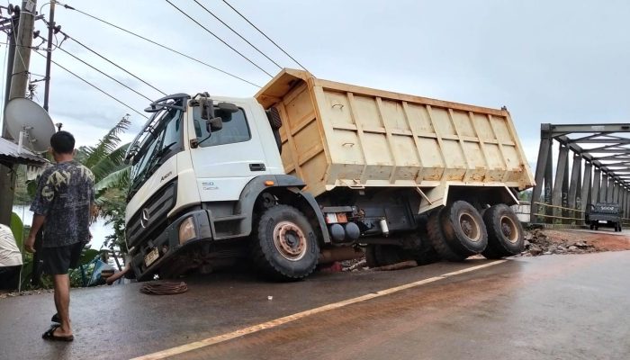 Jembatan Rawa Aopa Rusak Parah, Bahu Jalan Amblas Dan Membahayakan Pengguna Jalan : Pemprov Diminta Bertindak
