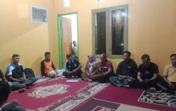 Pemdes Lamooso Salurkan Honor Kader, Guru Ngaji Dan Imam Masjid